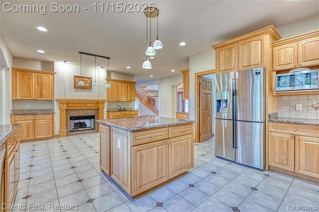 40600 8 Mile Road, Novi, MI 48167