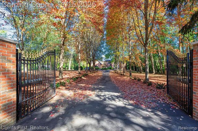 40600 8 Mile Road, Novi, MI 48167