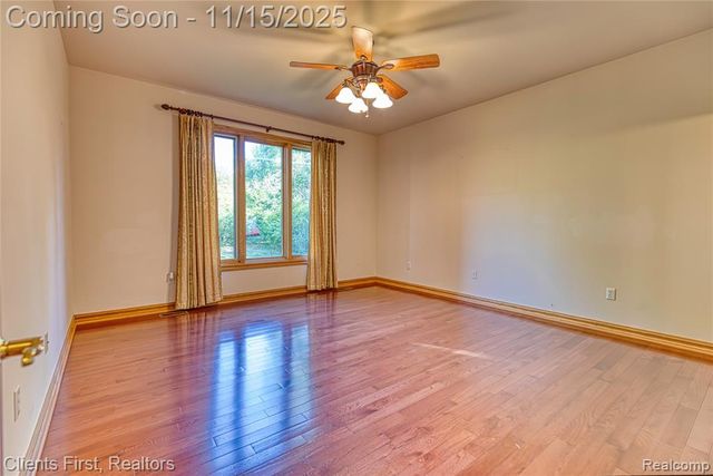 40600 8 Mile Road, Novi, MI 48167