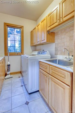 40600 8 Mile Road, Novi, MI 48167