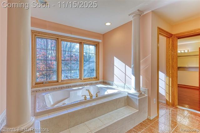 40600 8 Mile Road, Novi, MI 48167