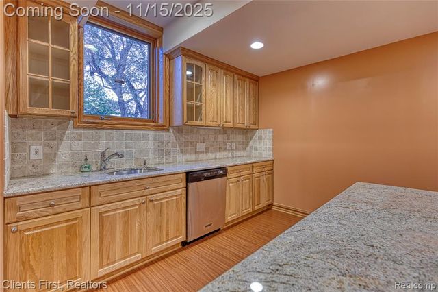 40600 8 Mile Road, Novi, MI 48167