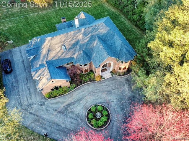 40600 8 Mile Road, Novi, MI 48167