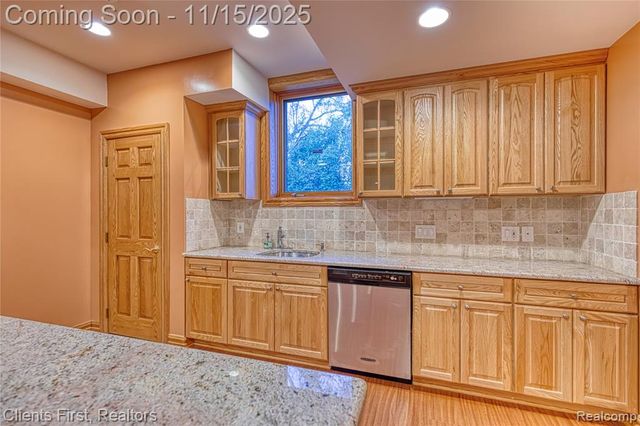 40600 8 Mile Road, Novi, MI 48167