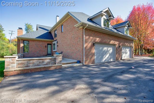 40600 8 Mile Road, Novi, MI 48167