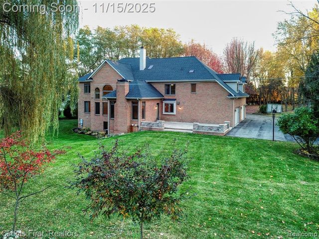 40600 8 Mile Road, Novi, MI 48167