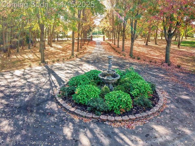 40600 8 Mile Road, Novi, MI 48167