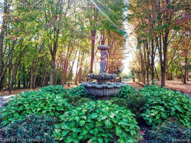 40600 8 Mile Road, Novi, MI 48167