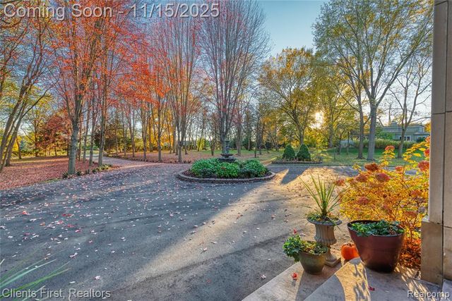 40600 8 Mile Road, Novi, MI 48167