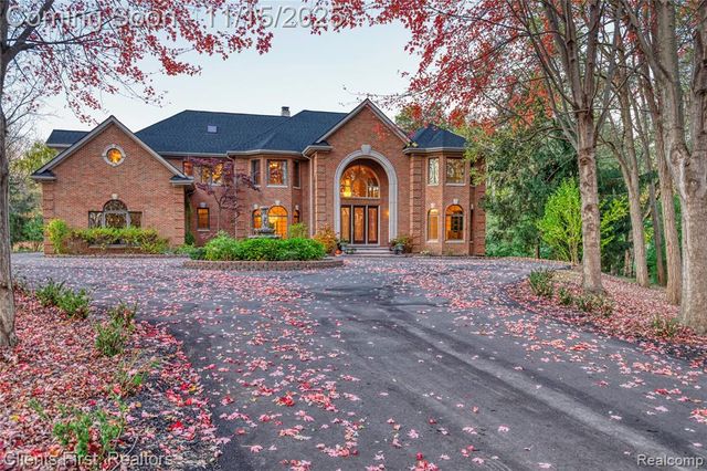 40600 8 Mile Road, Novi, MI 48167