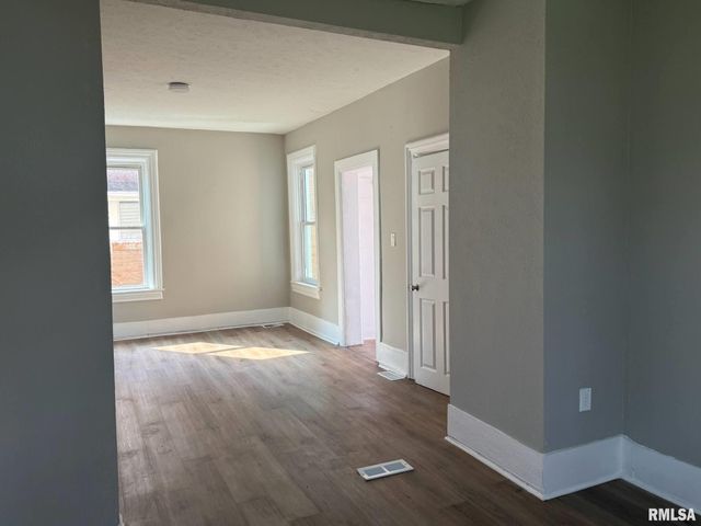 118 E ARCHER Avenue, Peoria, IL 61603