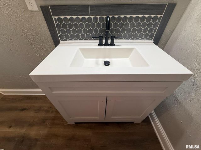 118 E ARCHER Avenue, Peoria, IL 61603