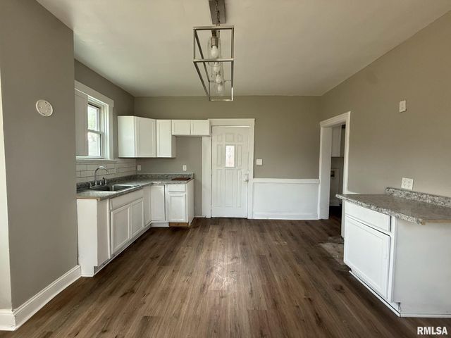 118 E ARCHER Avenue, Peoria, IL 61603