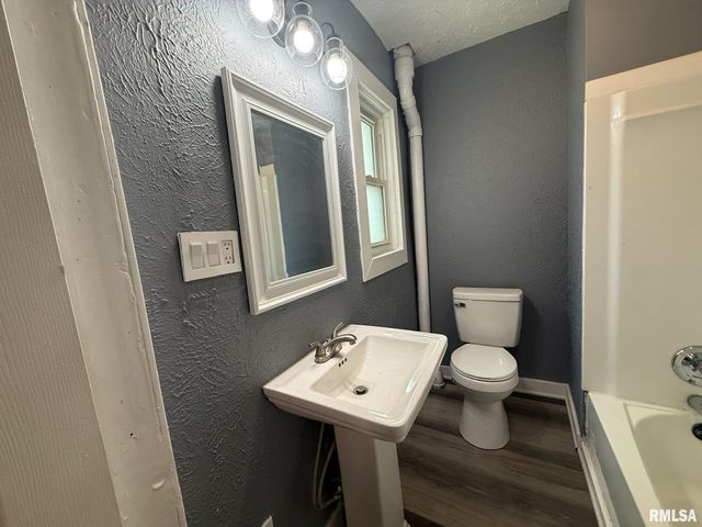 118 E ARCHER Avenue, Peoria, IL 61603