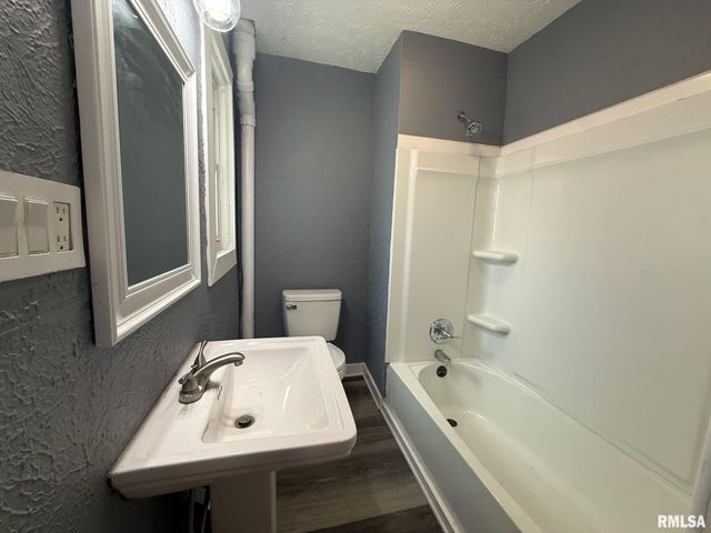 118 E ARCHER Avenue, Peoria, IL 61603