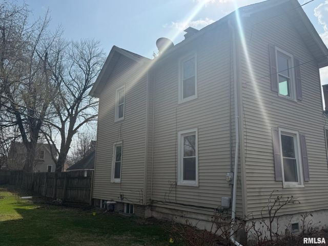 118 E ARCHER Avenue, Peoria, IL 61603