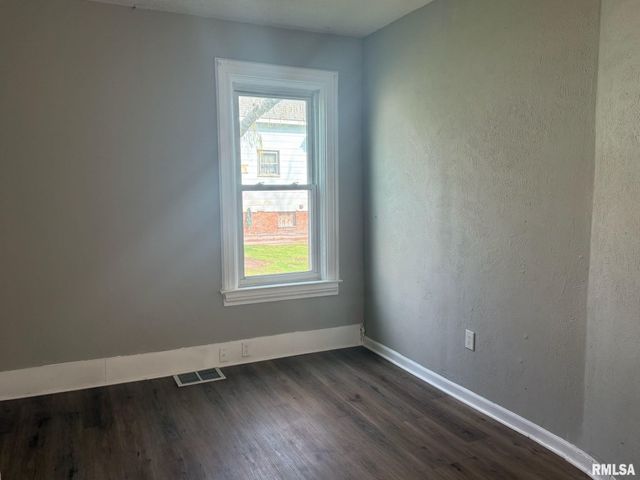 118 E ARCHER Avenue, Peoria, IL 61603