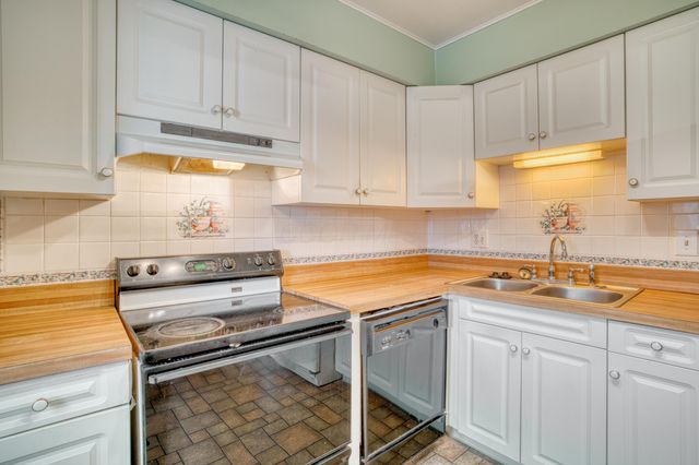 5584 Brackenridge, R7, Columbus, OH 43228