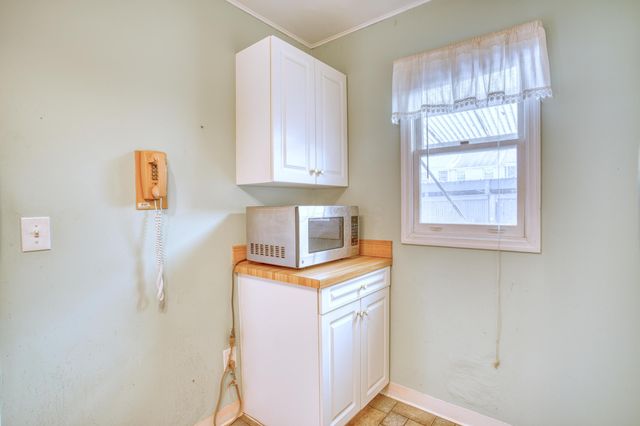 5584 Brackenridge, R7, Columbus, OH 43228