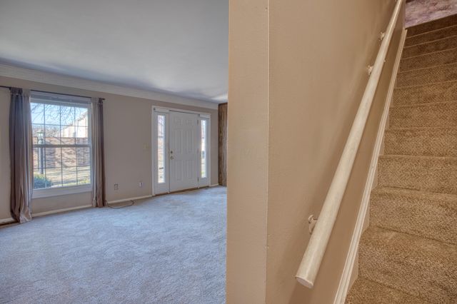 5584 Brackenridge, R7, Columbus, OH 43228