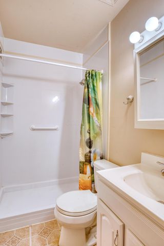 5584 Brackenridge, R7, Columbus, OH 43228