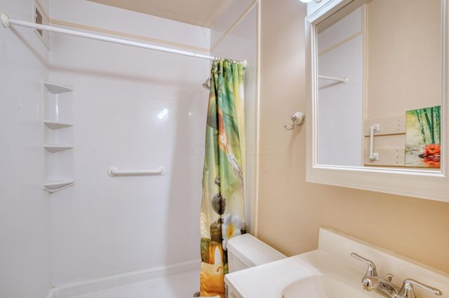 5584 Brackenridge, R7, Columbus, OH 43228