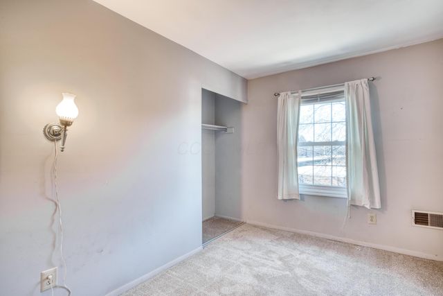 5584 Brackenridge, R7, Columbus, OH 43228