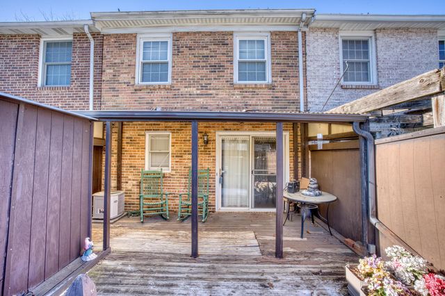 5584 Brackenridge, R7, Columbus, OH 43228