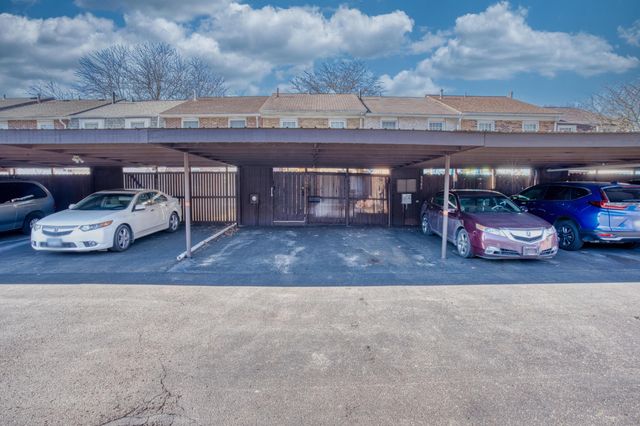 5584 Brackenridge, R7, Columbus, OH 43228