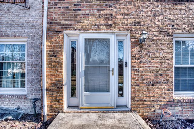 5584 Brackenridge, R7, Columbus, OH 43228