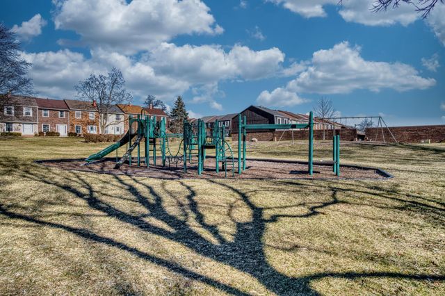 5584 Brackenridge, R7, Columbus, OH 43228