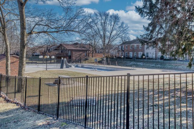 5584 Brackenridge, R7, Columbus, OH 43228