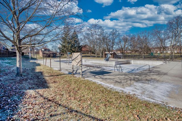 5584 Brackenridge, R7, Columbus, OH 43228