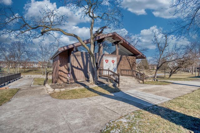 5584 Brackenridge, R7, Columbus, OH 43228