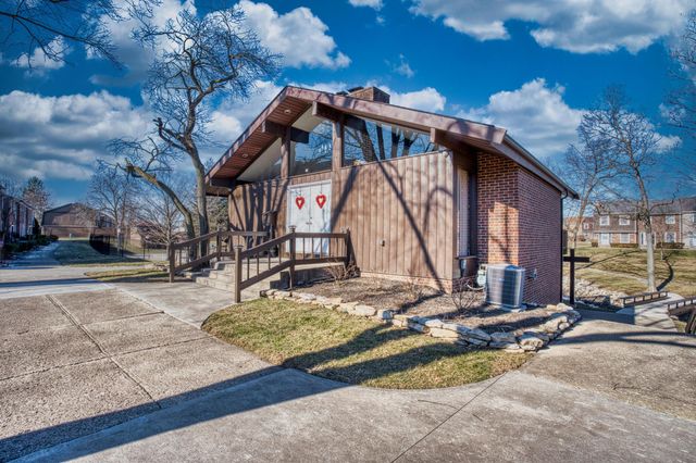 5584 Brackenridge, R7, Columbus, OH 43228