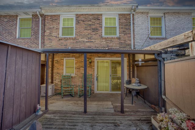 5584 Brackenridge, R7, Columbus, OH 43228