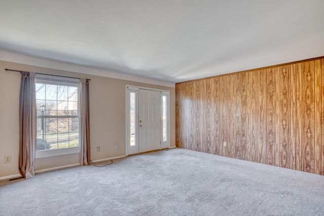 5584 Brackenridge, R7, Columbus, OH 43228