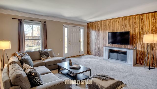 5584 Brackenridge, R7, Columbus, OH 43228