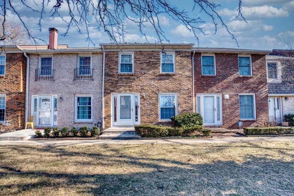 5584 Brackenridge, R7, Columbus, OH 43228