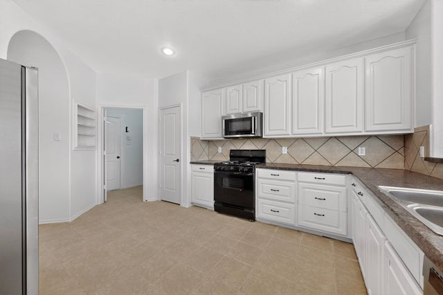 1066 Carpenter Court, Lavon, TX 75166