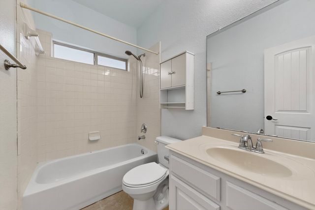 1066 Carpenter Court, Lavon, TX 75166