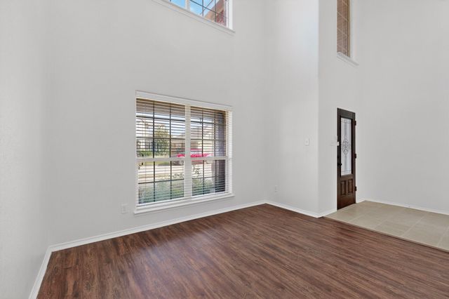 1066 Carpenter Court, Lavon, TX 75166