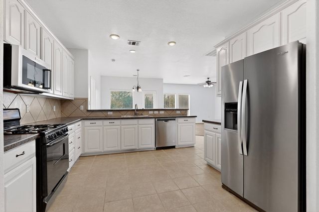 1066 Carpenter Court, Lavon, TX 75166