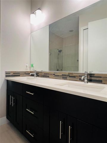 136 8TH STREET N, St Petersburg, FL 33701