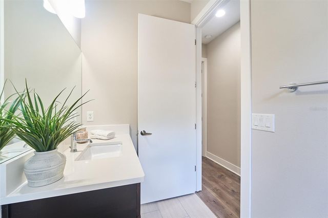 136 8TH STREET N, St Petersburg, FL 33701