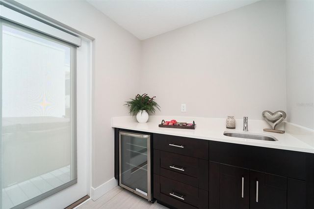 136 8TH STREET N, St Petersburg, FL 33701