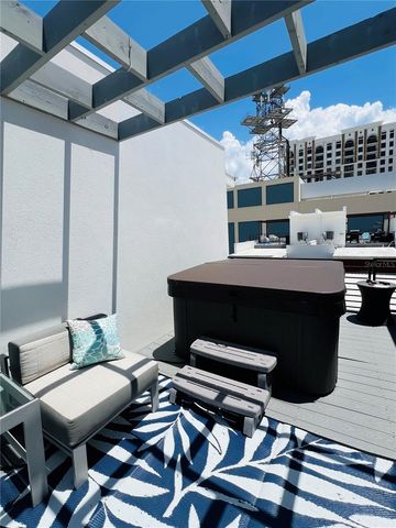 136 8TH STREET N, St Petersburg, FL 33701