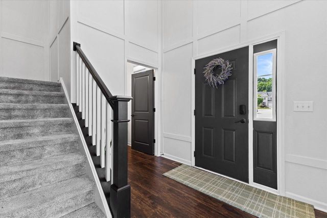 2501 Marie CIRCLE, Waukesha, WI 53189