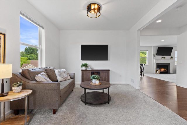 2501 Marie CIRCLE, Waukesha, WI 53189