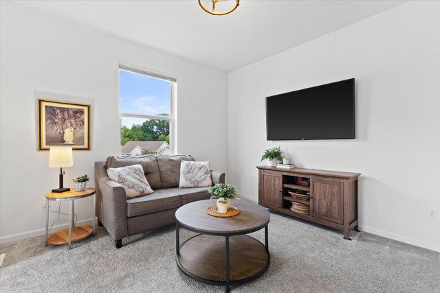2501 Marie CIRCLE, Waukesha, WI 53189